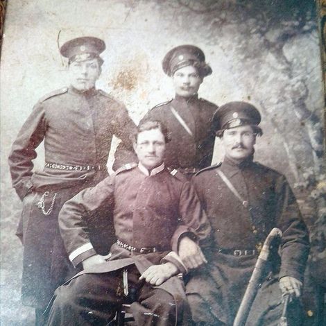 В группе казаков Плешаков Николай. Погиб в 1917 году. Фото 1917"18 годов