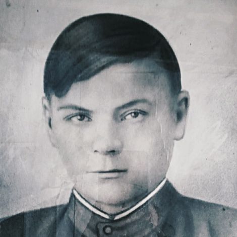 Текутьев Иван Сергеевич.
Единственный документ &ndash; донесение о потерях, где указано, что пропал в 1942-м году